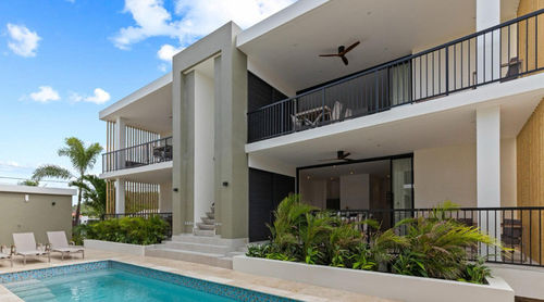 Laatste bedrijfsnieuws over Caribbean Villa Project: Het tropische leven verbeteren met massief houten plafondventilatoren